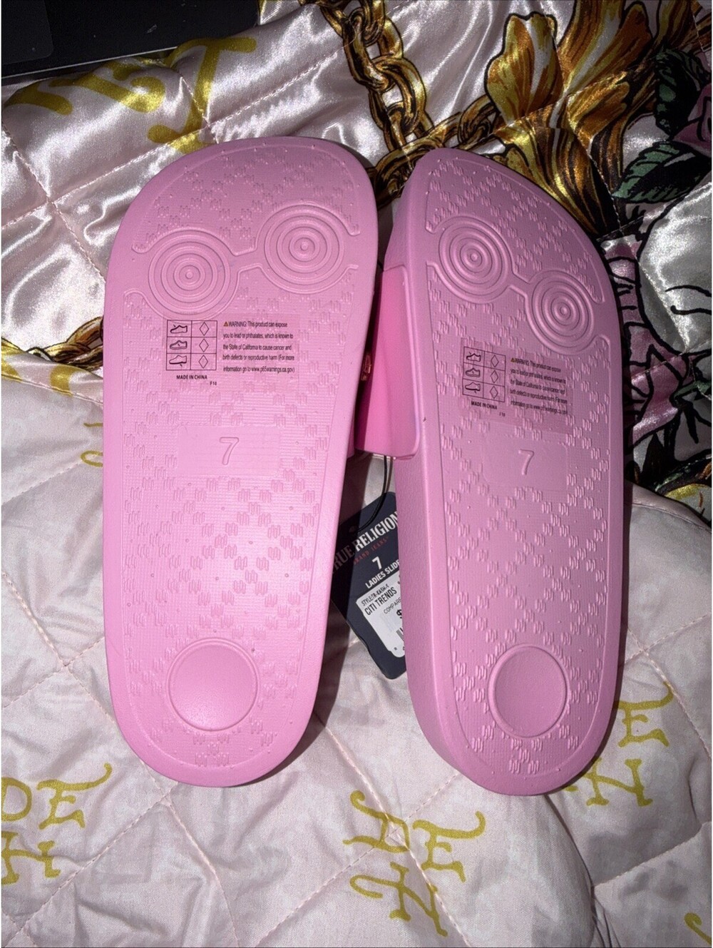 Womens True Religion pink With mini bling Charm Logos Slides - Picture 3 of 4
